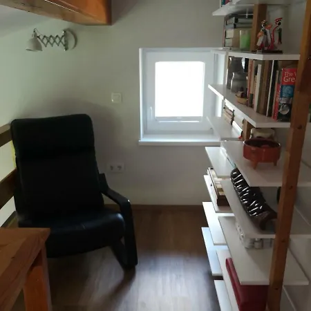 House Red Deer 普雷德沃尔