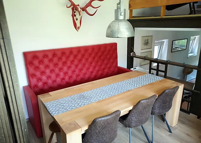 House Red Deer Casa de Férias